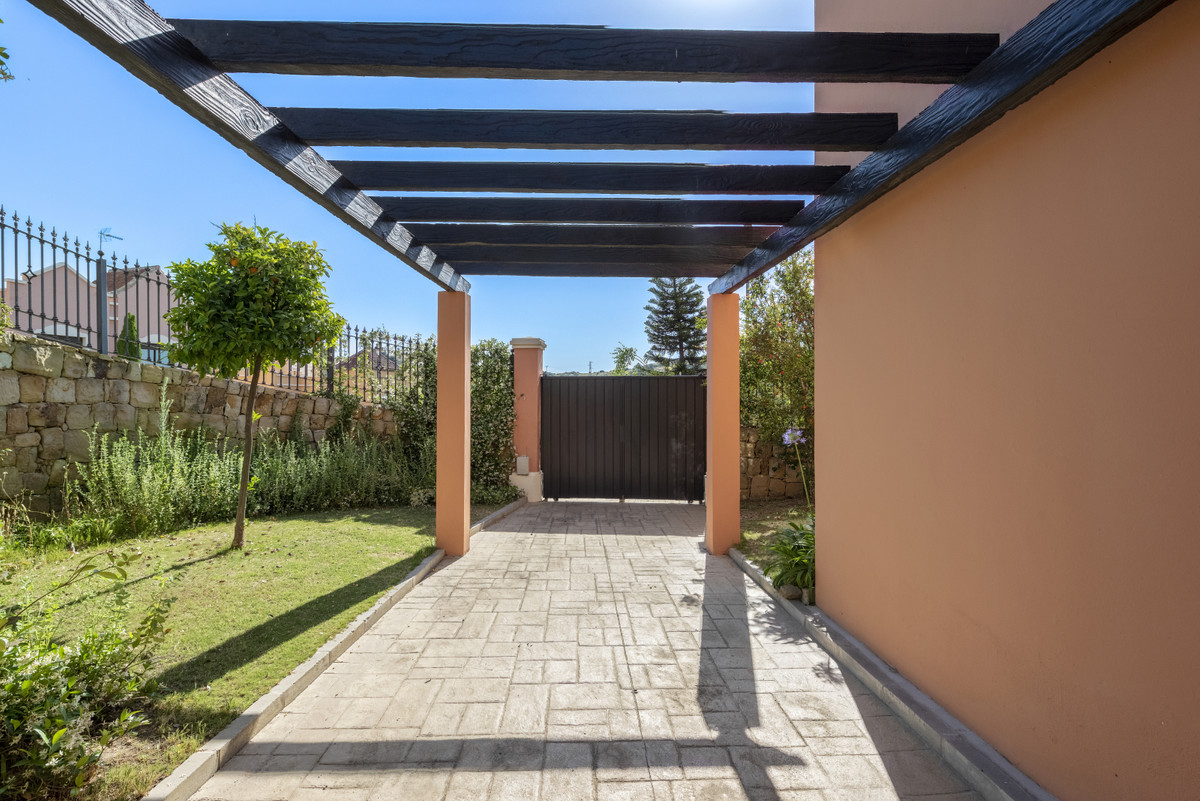 4 Bedroom Villa in Estepona - Photo 13