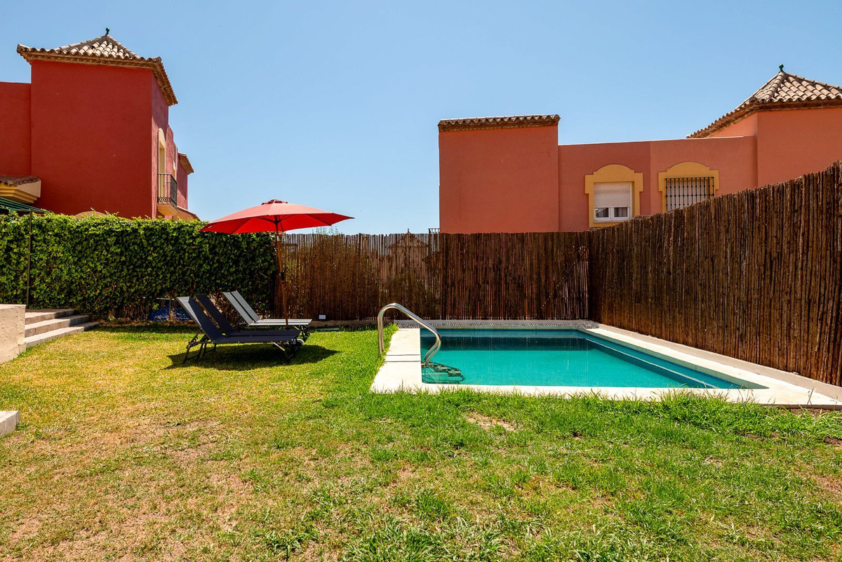 4 Bedroom Villa in Marbella - Photo 17