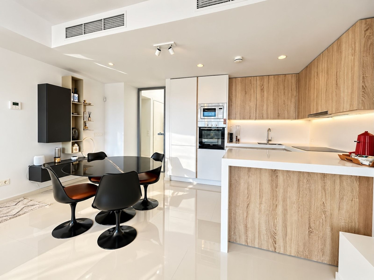3 Bedroom Penthouse in Benahavís - Photo 13