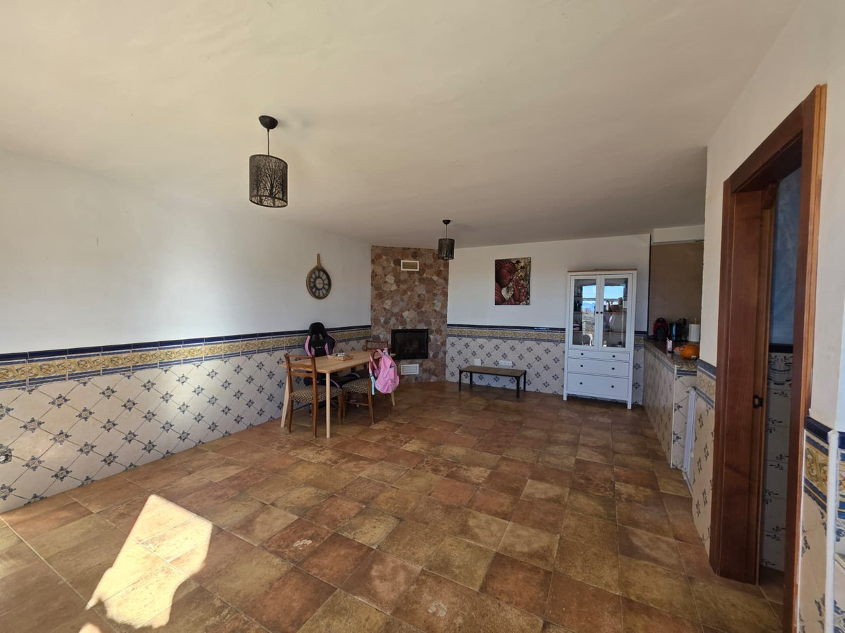 3 Bedroom Country house in Villanueva de la Concepción - Photo 5
