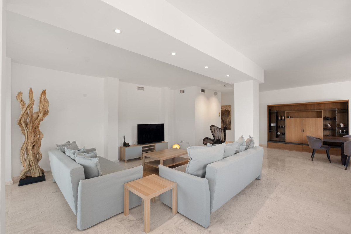 2 Bedroom Apartment in Marbella - Photo 7