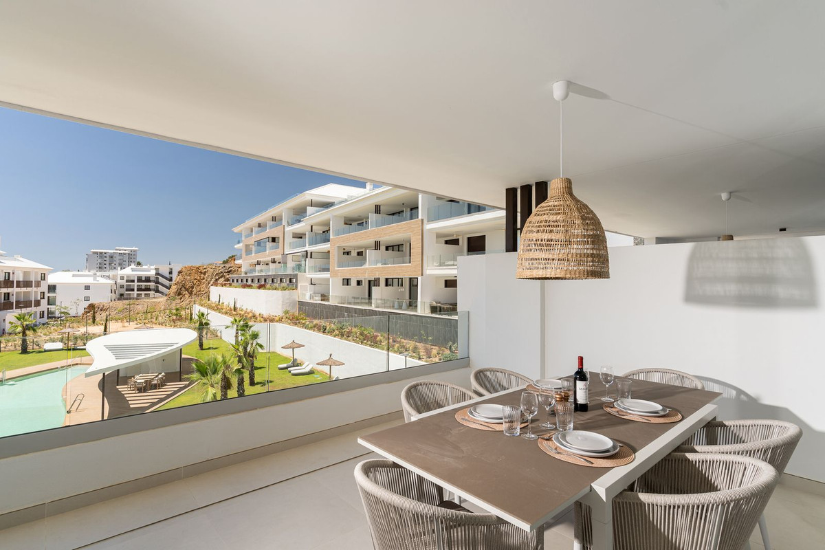 2 Bedroom Apartment in Fuengirola - Photo 3