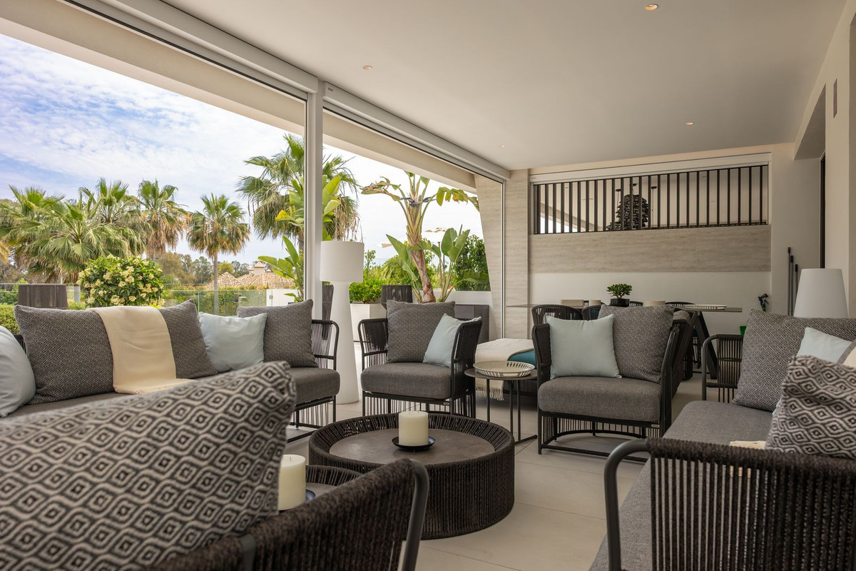 4 Bedroom Apartment in Marbella - Photo 25