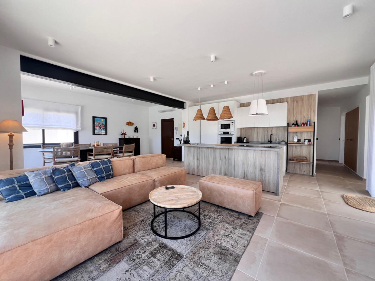 3 Bedroom Villa in Estepona - Photo 7