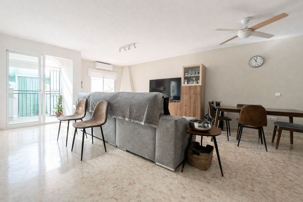 3 Bedroom Townhouse in Benalmádena - Photo 4