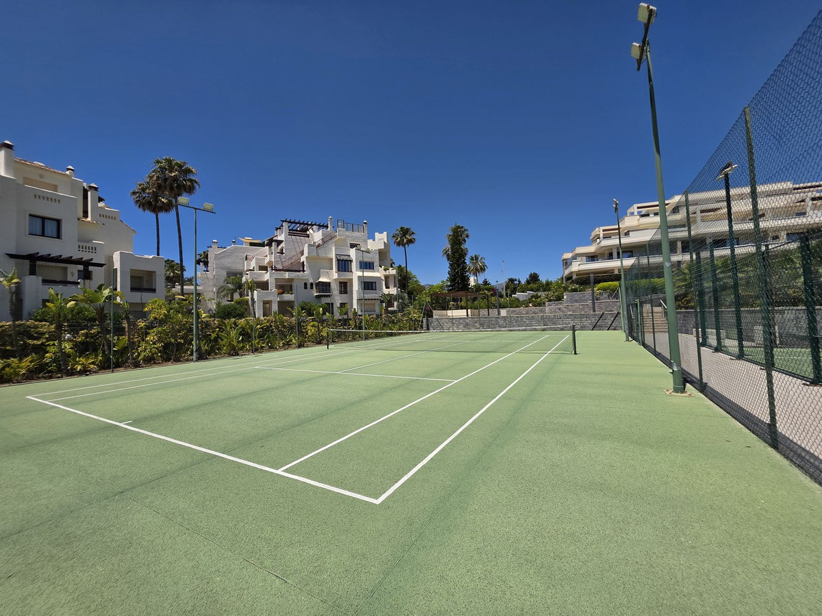 4 Bedroom Townhouse in Estepona - Photo 40