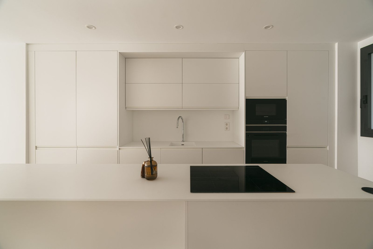 3 Bedroom Apartment in Estepona - Photo 5