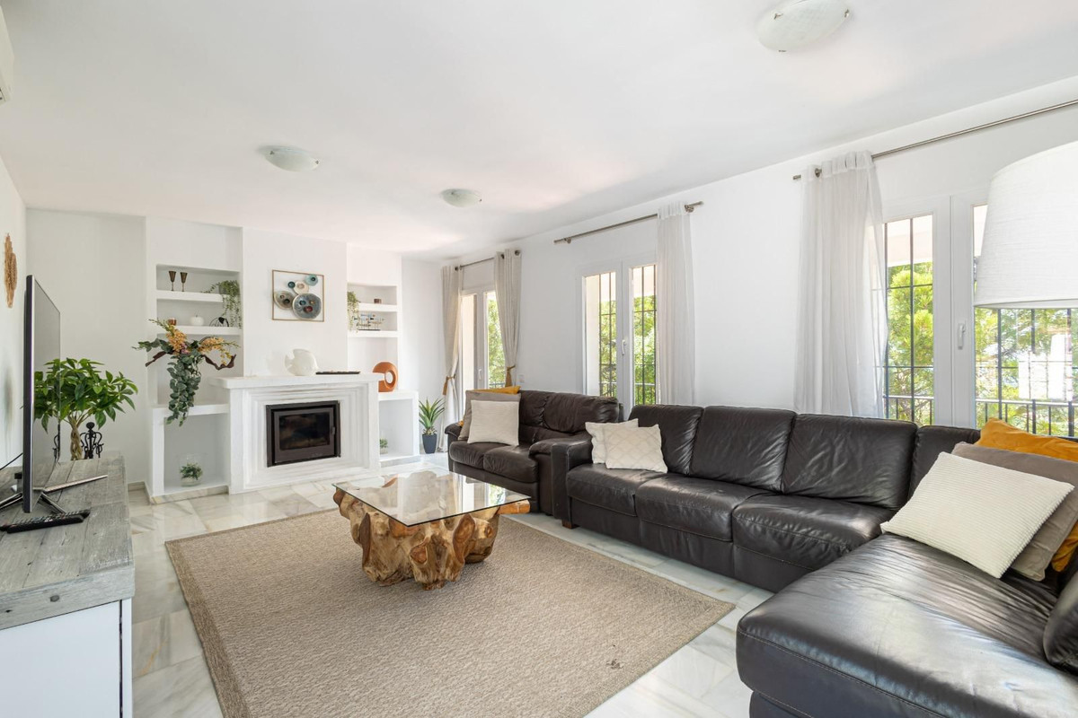3 Bedroom Villa in Estepona - Photo 2