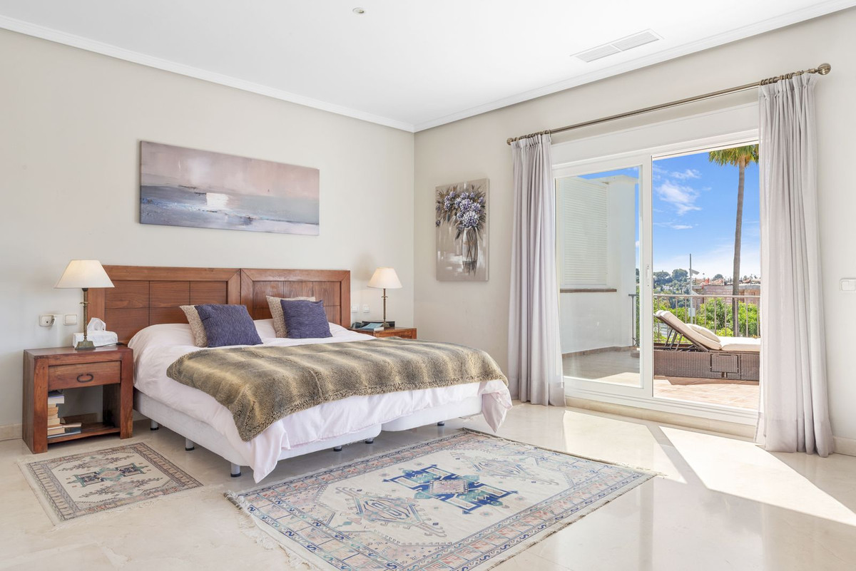 6 Bedroom Villa in Estepona - Photo 15