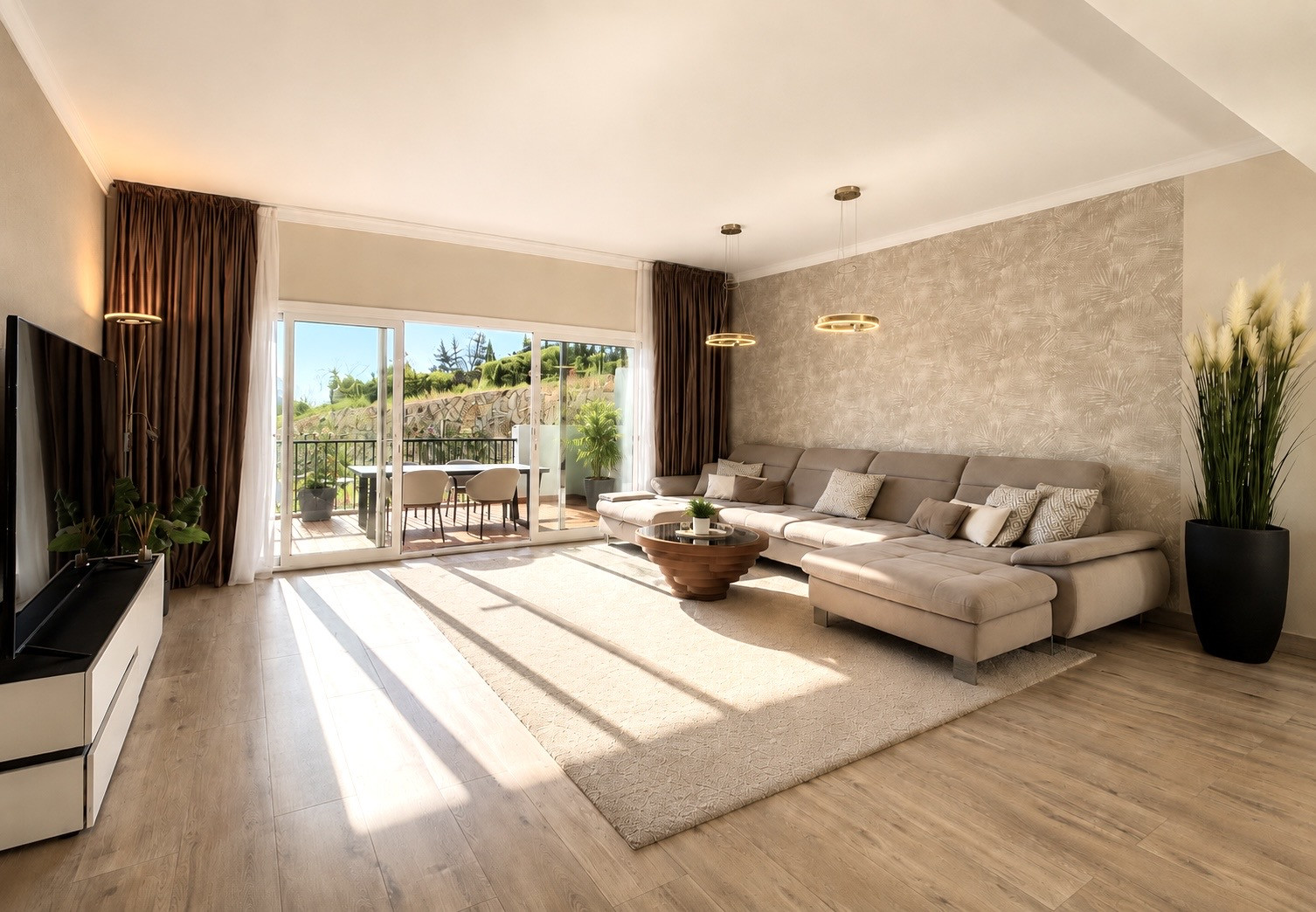 2 Bedroom Penthouse in Benahavís - Photo 3