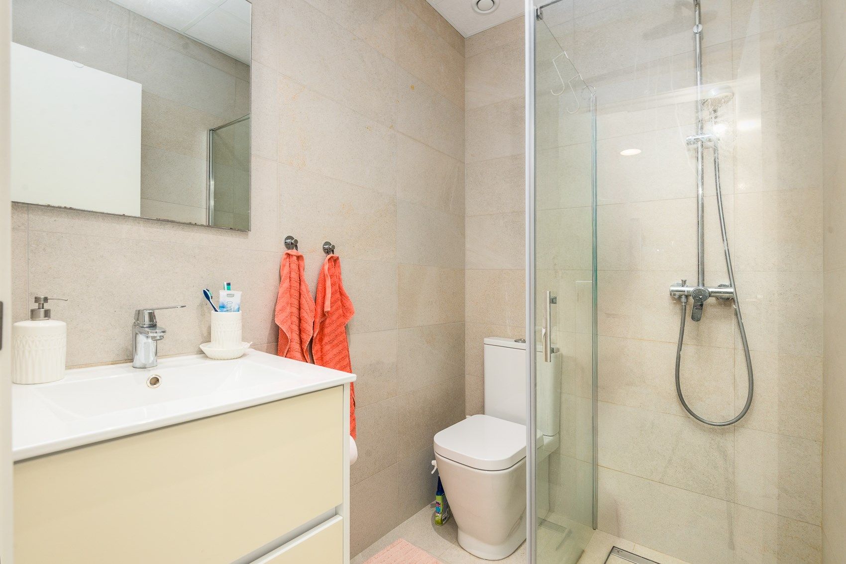 Piso de 2 dormitorios con piscina en Alicante – Foto 22