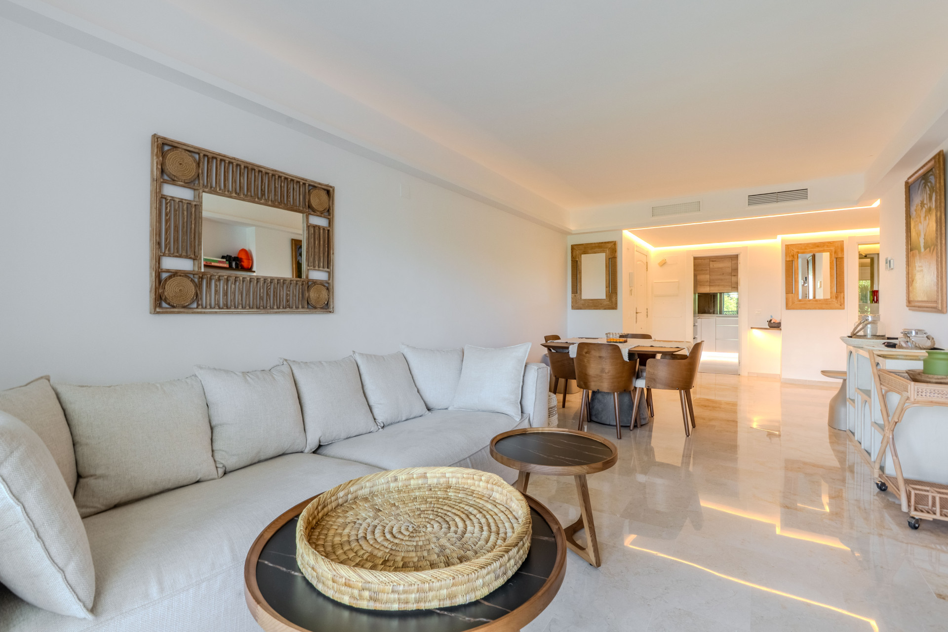 2 Bedroom Apartment in Marbella - Photo 2