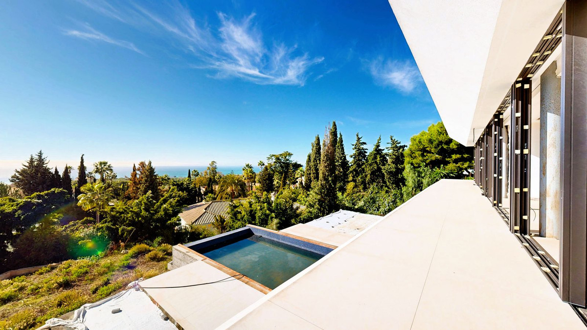 6 Bedroom Villa in Marbella - Photo 2