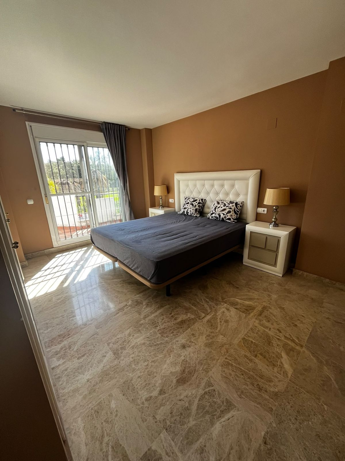 4 Bedroom Townhouse in Marbella - Photo 2
