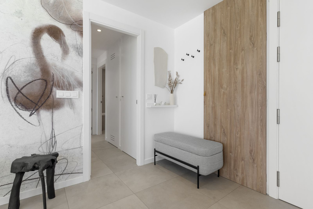 2 Bedroom Penthouse in Torremolinos - Photo 8