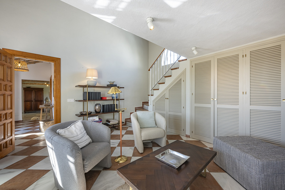 4 Bedroom Villa in San Pedro de Alcántara - Photo 25