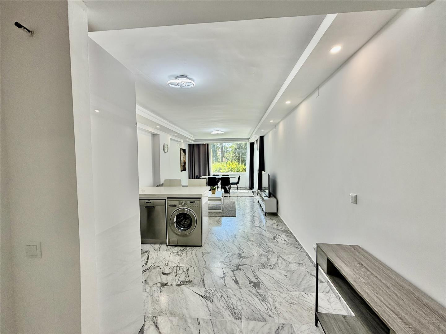 3 Bedroom Apartment in Marbella - Photo 5