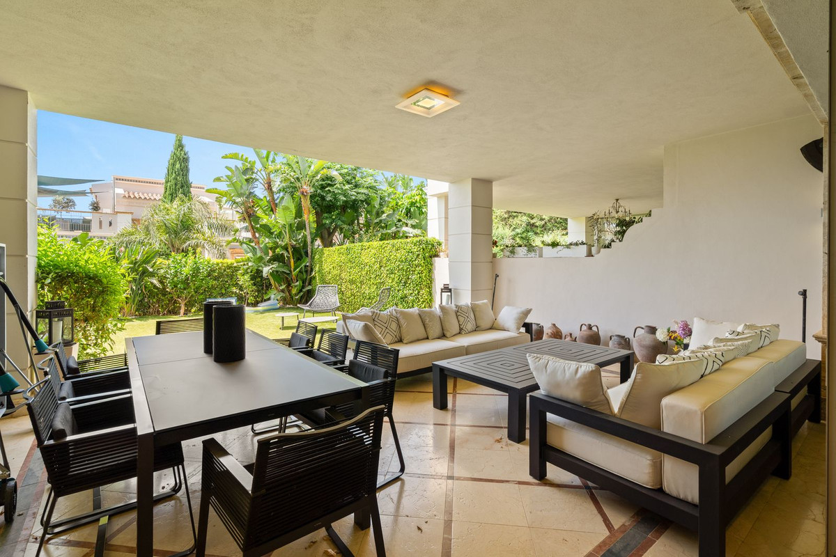 4 Bedroom Townhouse in Marbella - Photo 3