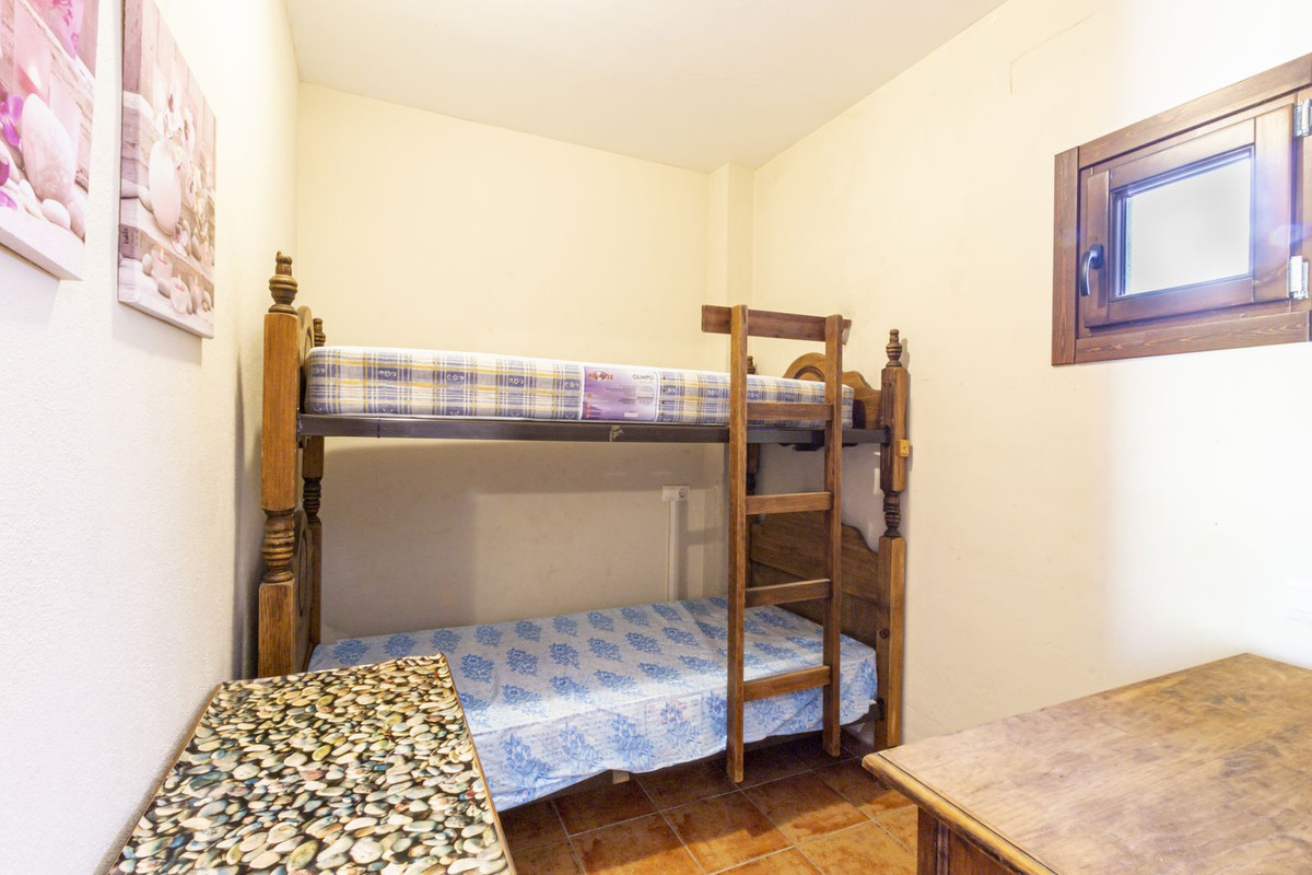 11 Bedroom Country house in Guaro - Photo 32