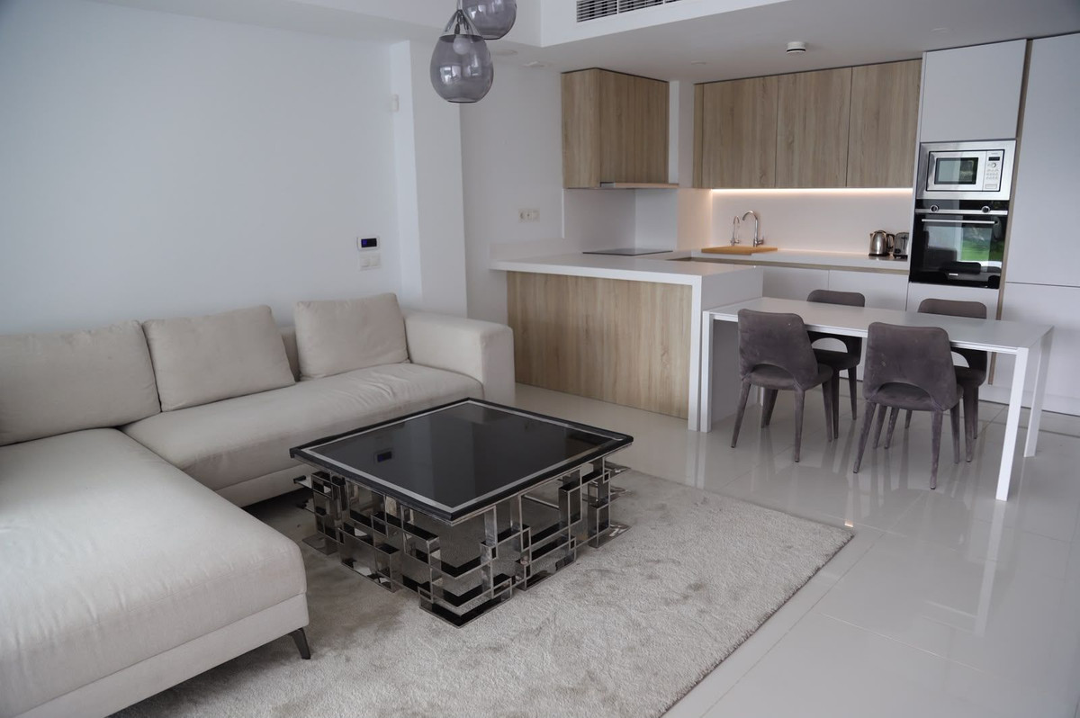 3 Bedroom Apartment in Estepona - Photo 17