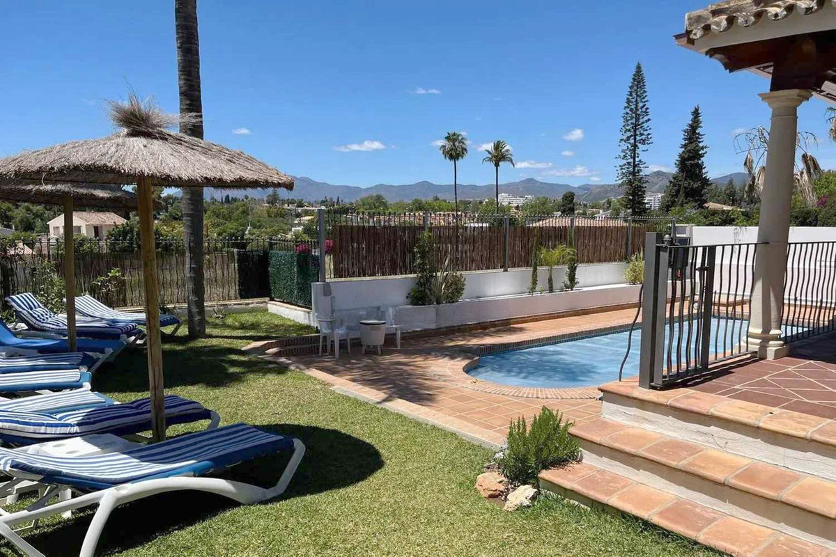6 Bedroom Villa in San Pedro de Alcántara - Photo 3