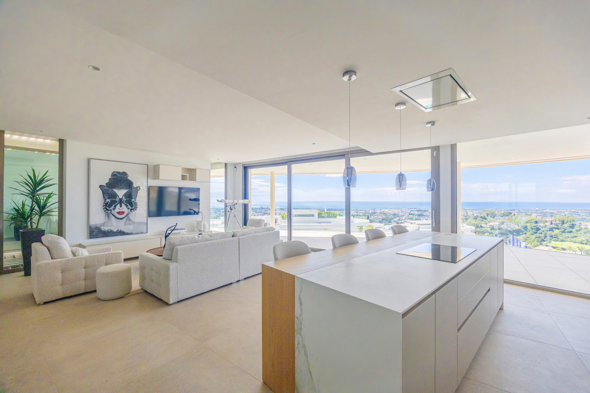 3 Bedroom Apartment in Benahavís - Photo 4