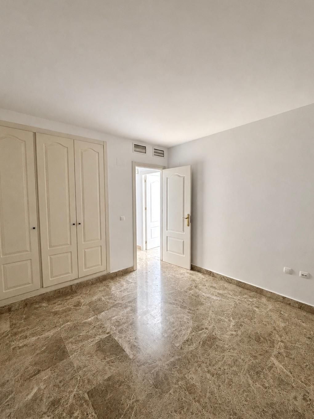 3 Bedroom Townhouse in Marbella - Photo 7