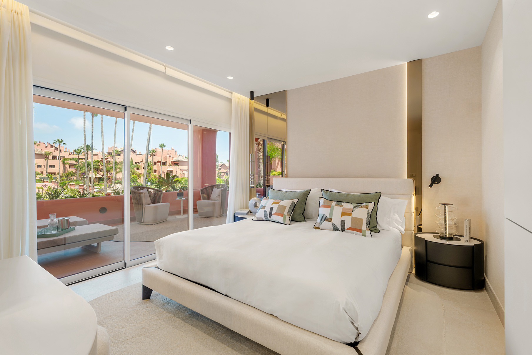 3 Bedroom Apartment in Estepona - Photo 10