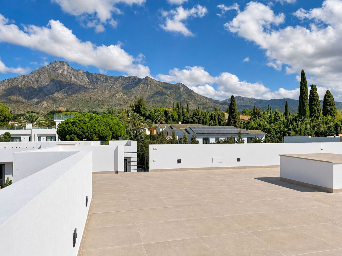 5 Bedroom Villa in Marbella - Photo 31
