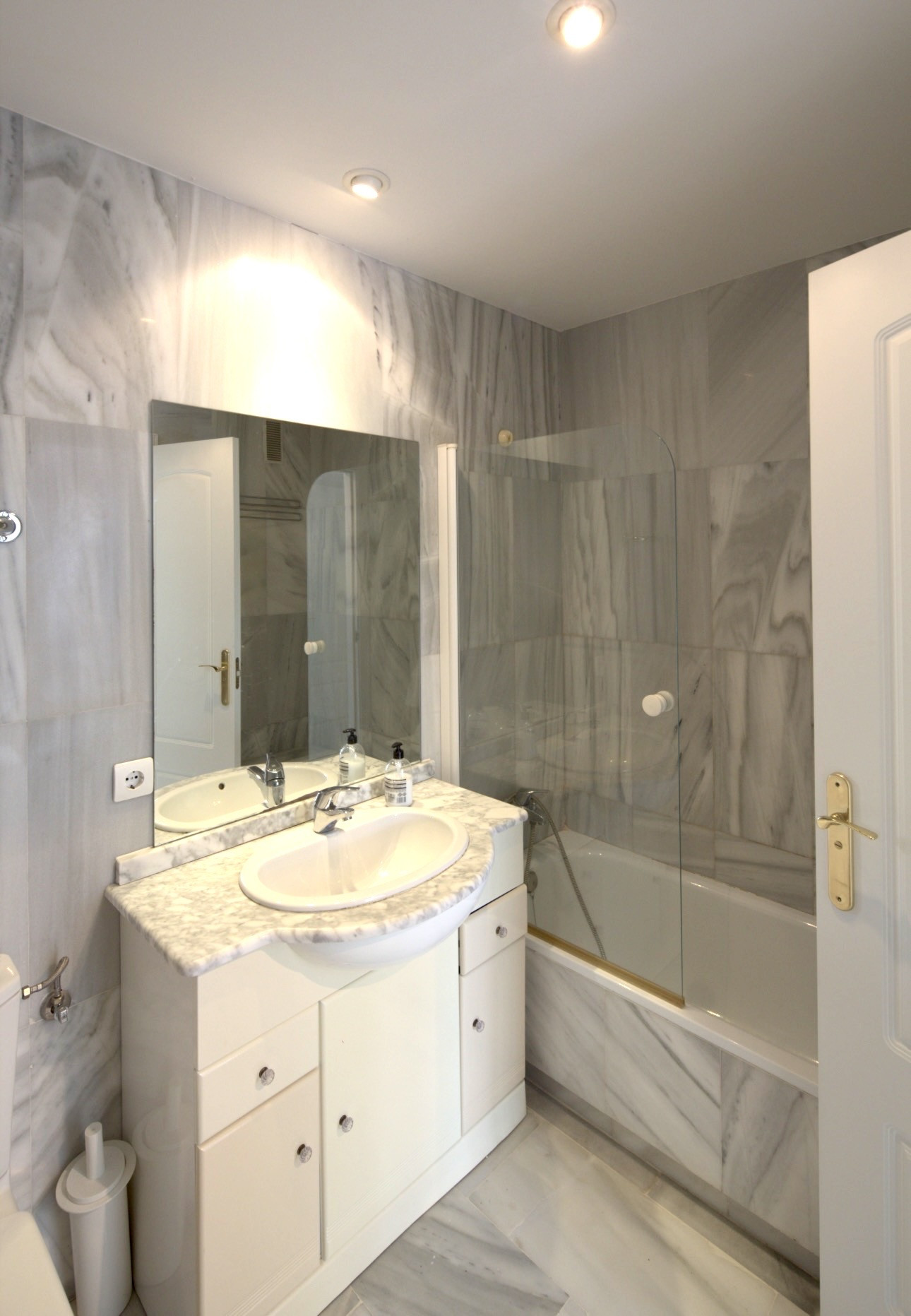 3 Bedroom Villa in Marbella - Photo 17