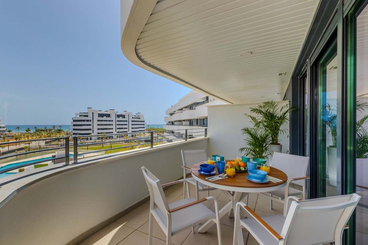 1 Bedroom Apartment in Torremolinos - Photo 5