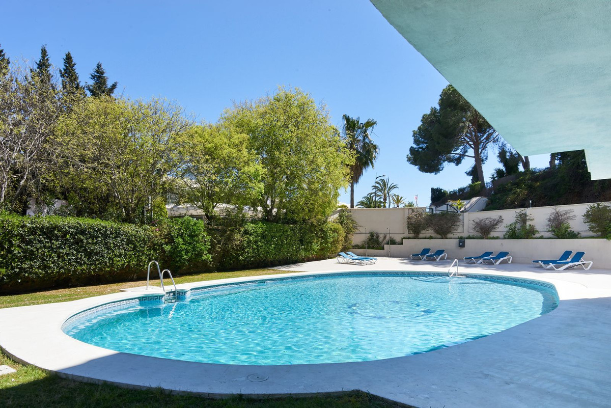 2 Bedroom Apartment in Marbella - Photo 32