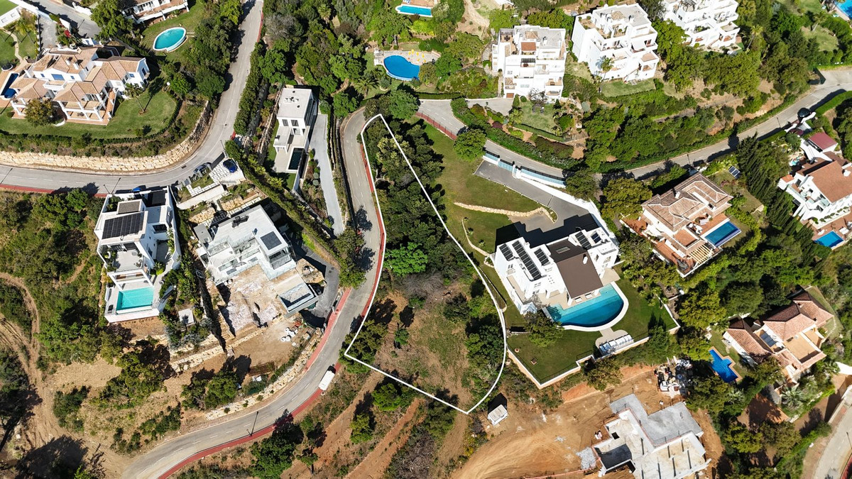 1,899 m² Plot in Marbella - Photo 2