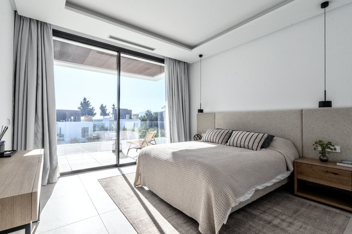 4 Bedroom Villa in Marbella - Photo 18