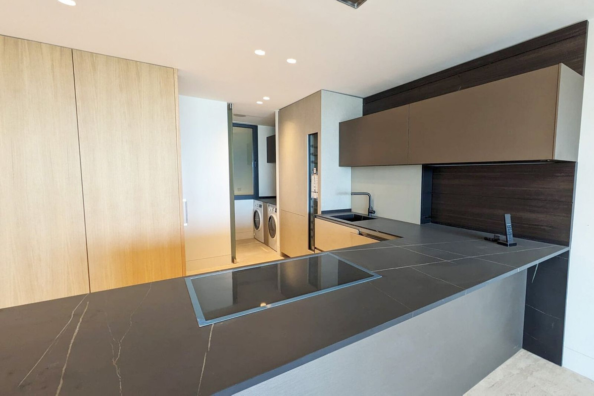 3 Bedroom Apartment in Estepona - Photo 11