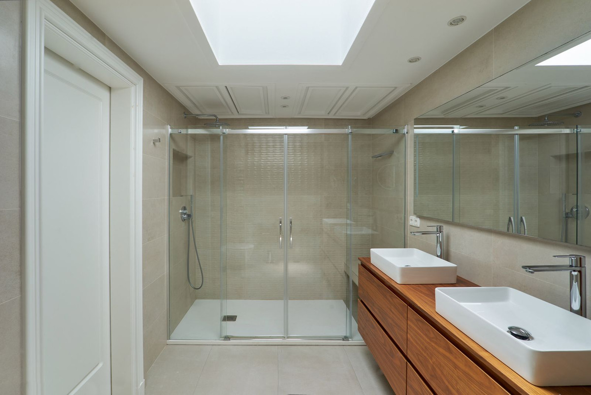 3 Bedroom Penthouse in Estepona - Photo 19