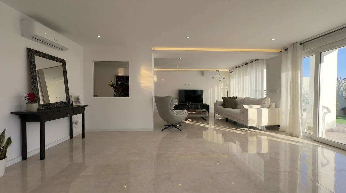 3 Bedroom Villa in Mijas - Photo 8