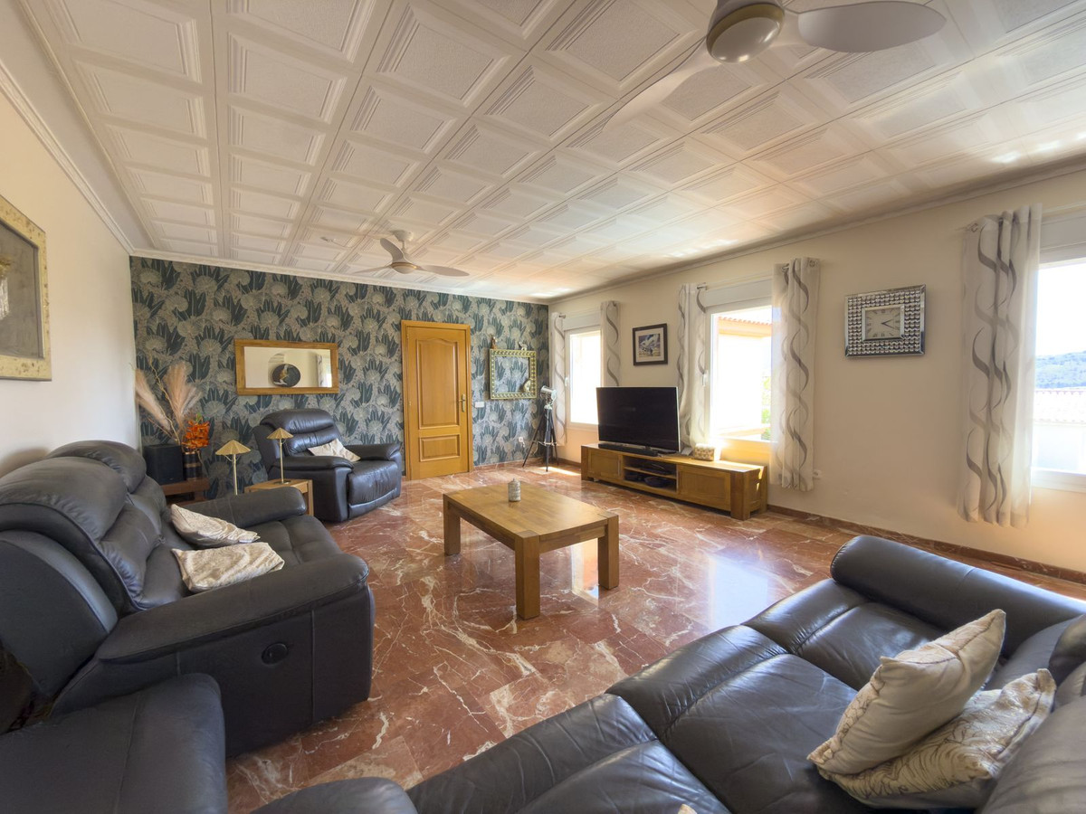 5 Bedroom Villa in Coín - Photo 8