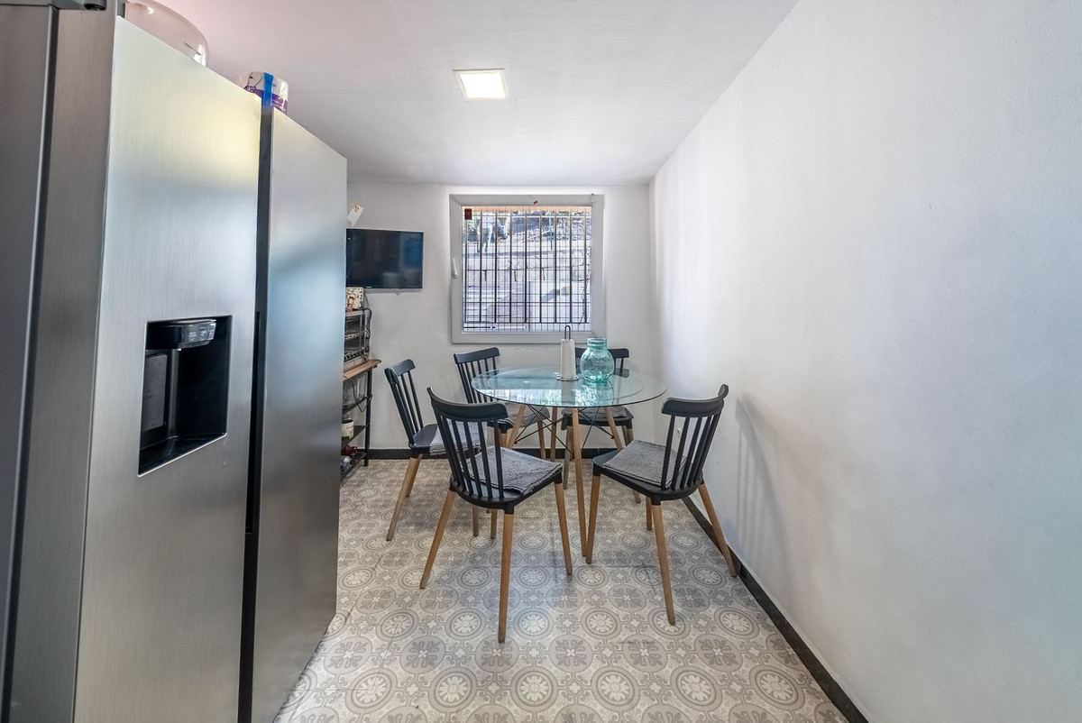 6 Bedroom Villa in Alhaurín de la Torre - Photo 11