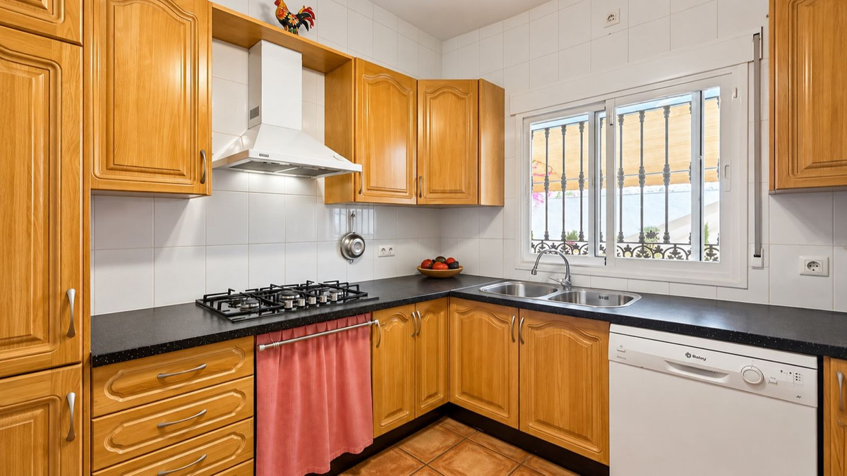3 Bedroom Villa in Colmenar - Photo 17