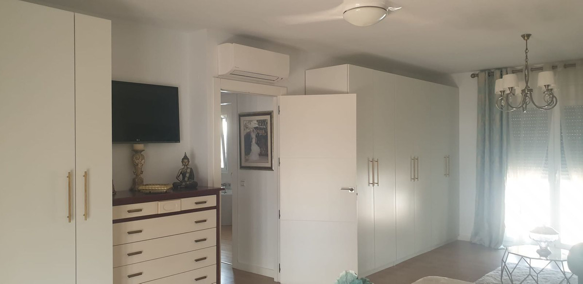 6 Bedroom Townhouse in San Pedro de Alcántara - Photo 47