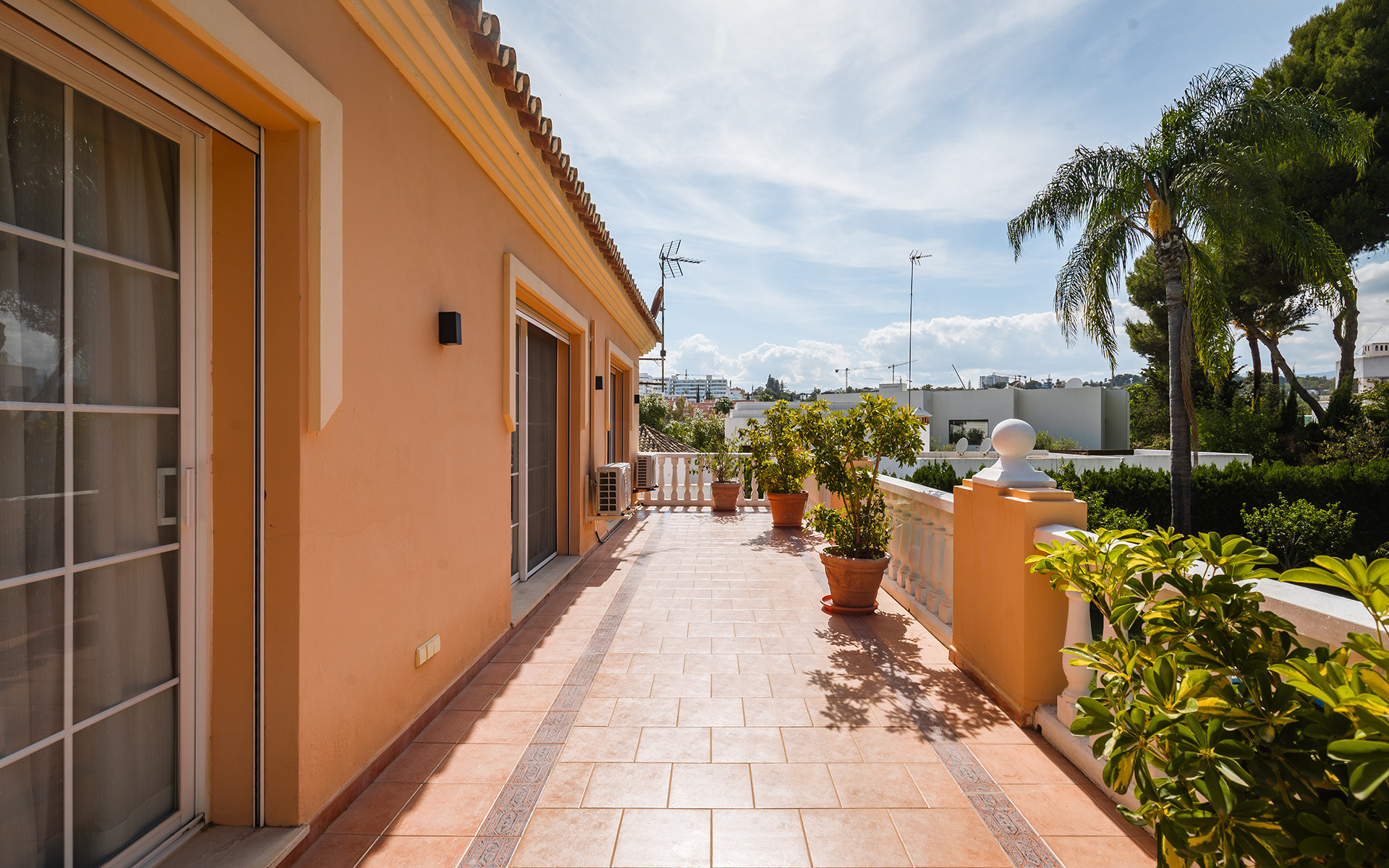 5 Bedroom Villa in Marbella - Photo 23