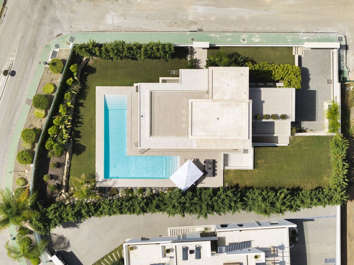 4 Bedroom Villa in Marbella - Photo 4