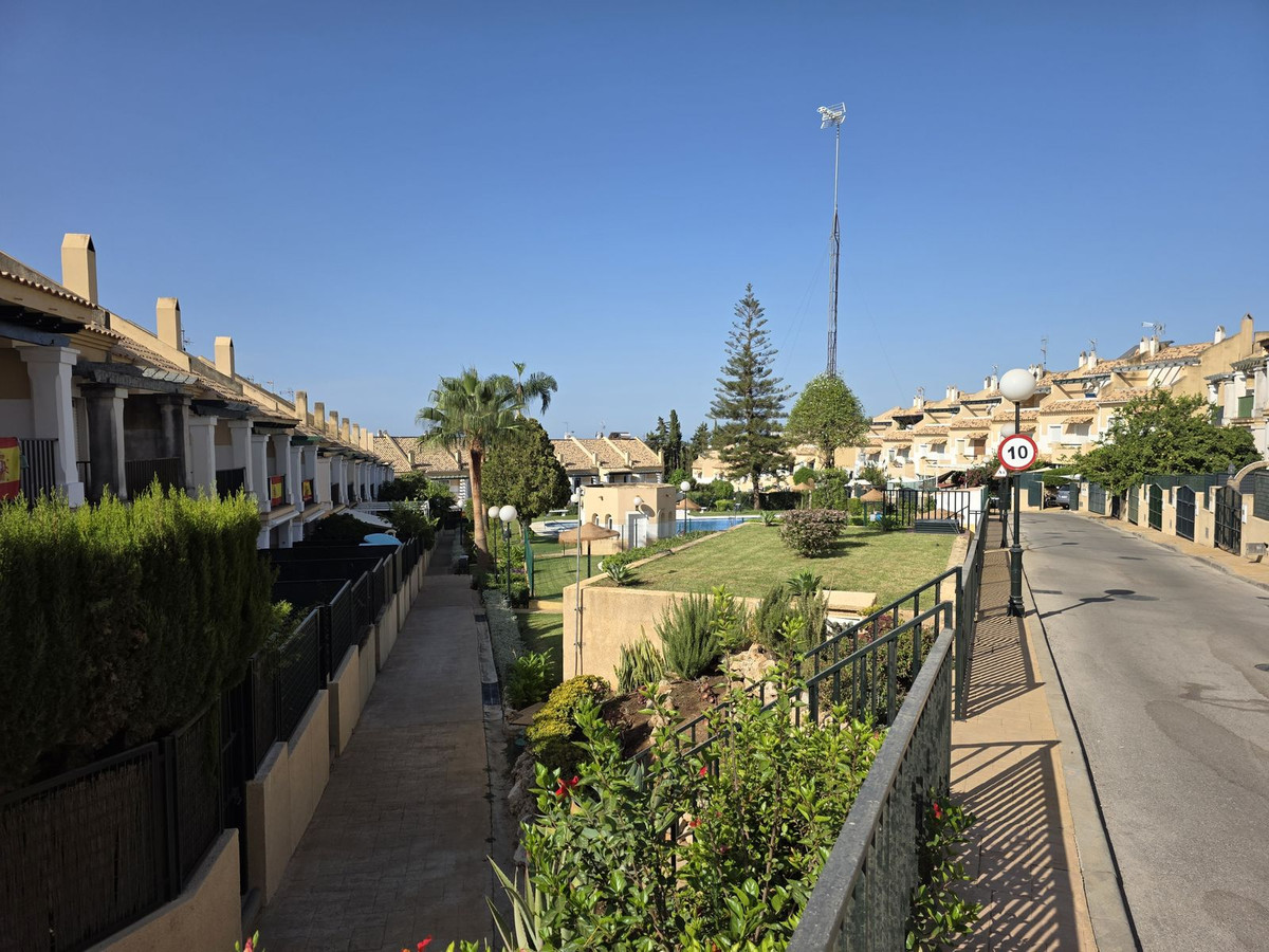 4 Bedroom Townhouse in Marbella - Photo 3