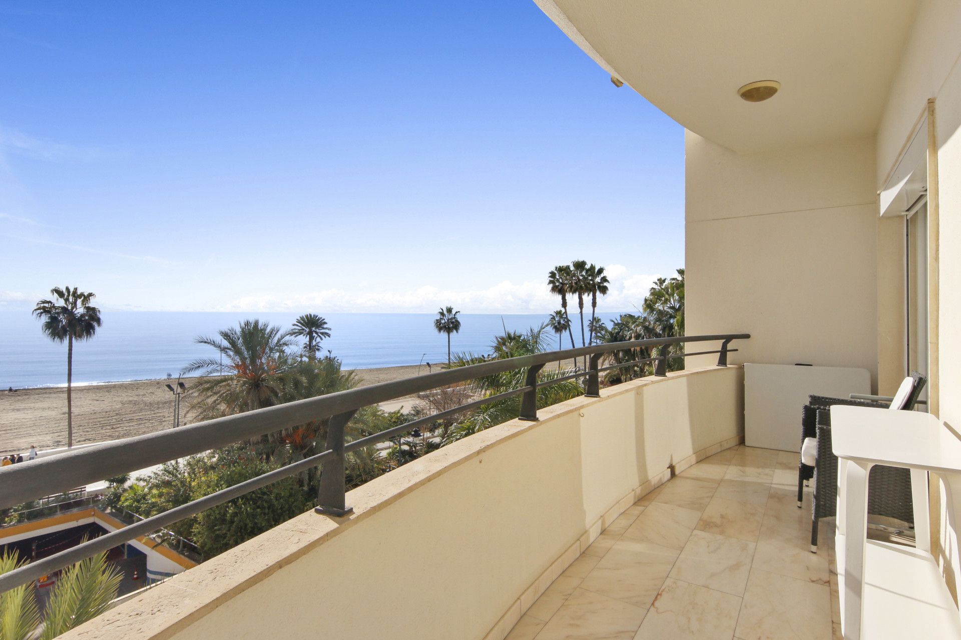 3 Bedroom Apartment in Estepona - Photo 18