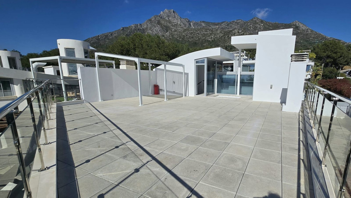 5 Bedroom Villa in Marbella - Photo 30