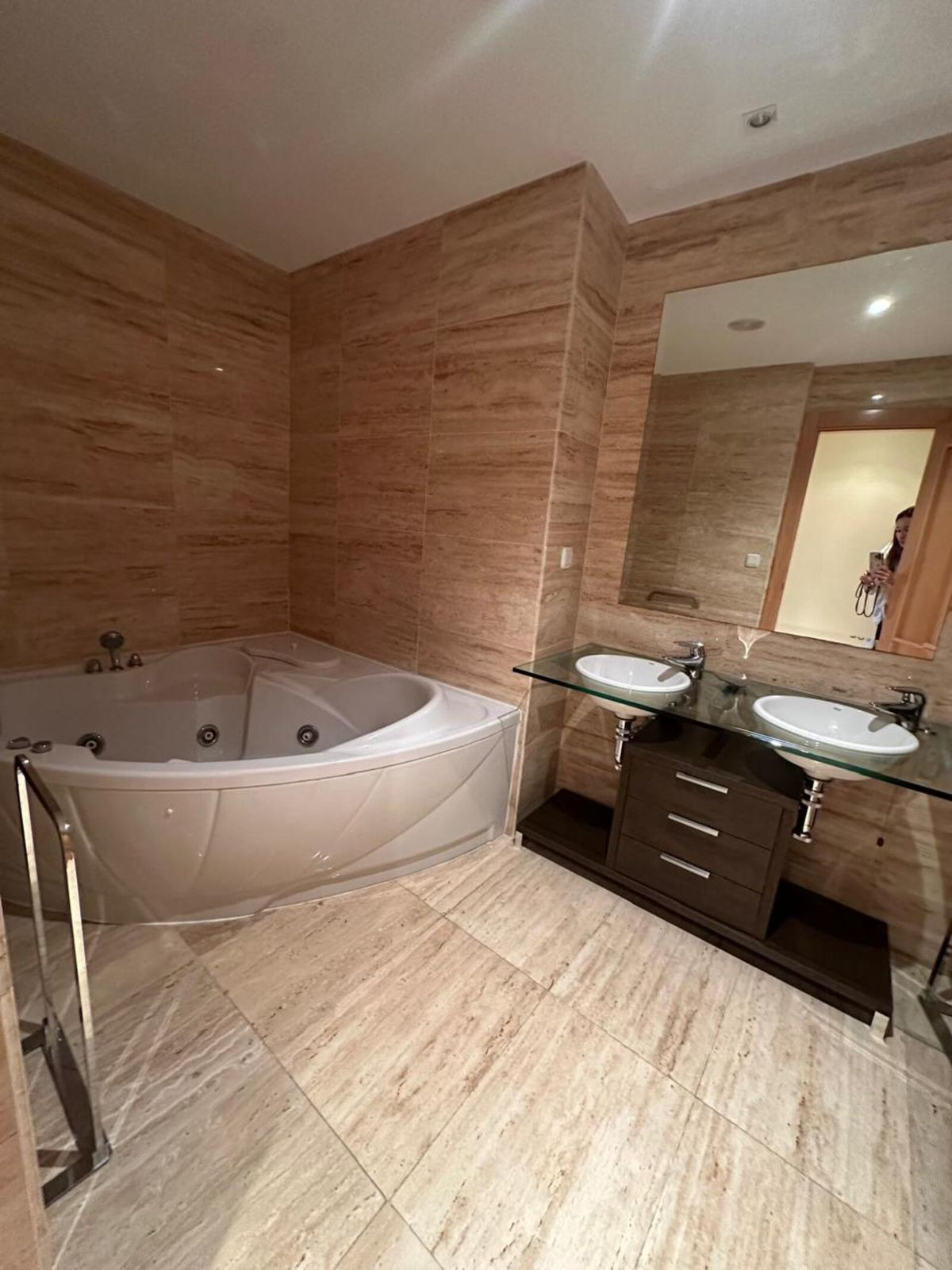 3 Bedroom Apartment in Estepona - Photo 30