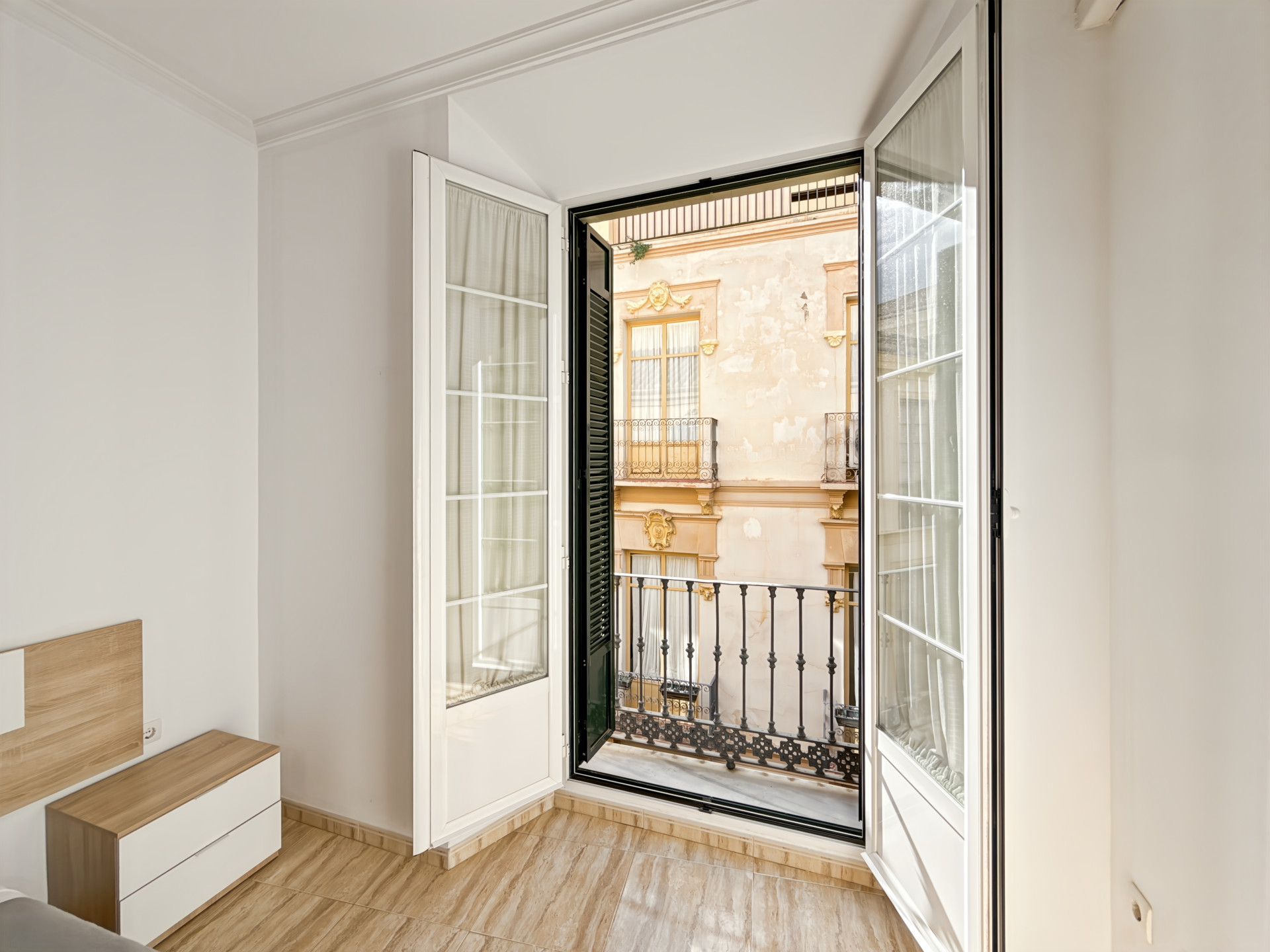 4 Bedroom Apartment in Málaga - Photo 9