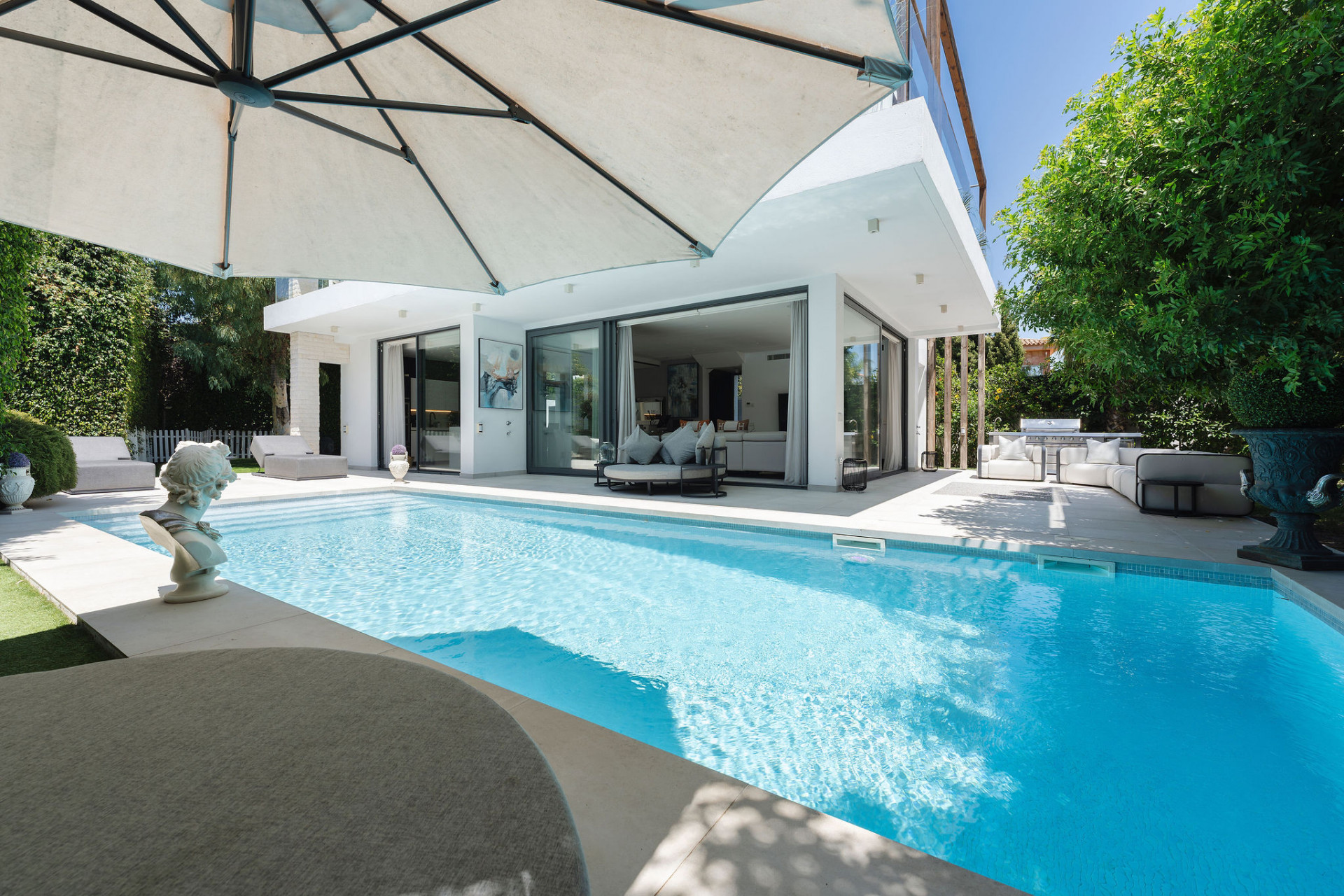 4 Bedroom Villa in Estepona - Photo 2