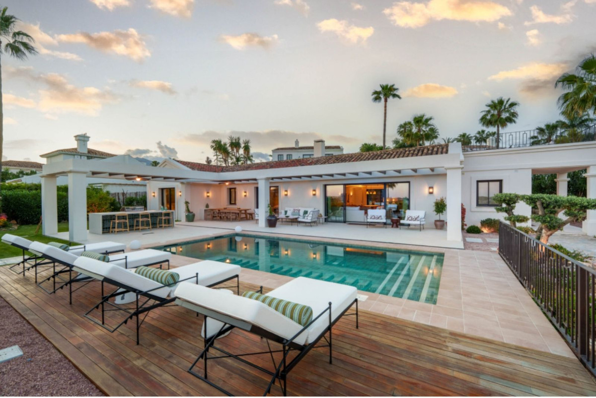 4 Bedroom Villa in Marbella - Photo 2
